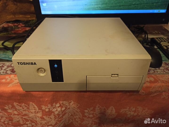Старый компьютер Toshiba и монитор 24