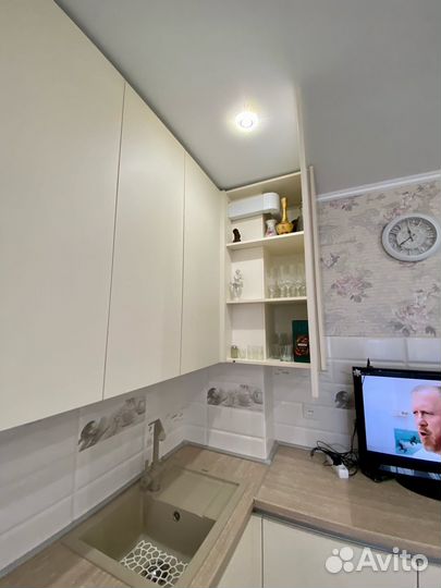 Кухня на заказ под потолок в Новосибирске