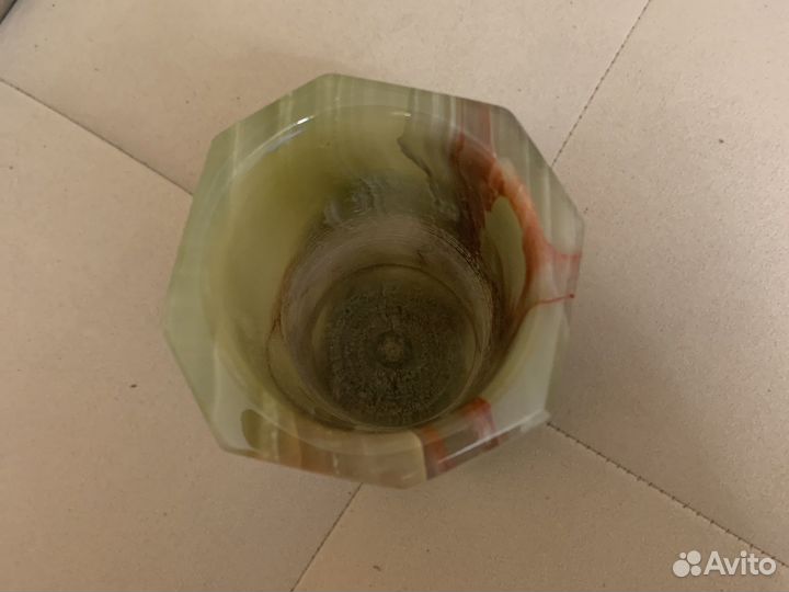 Ваза из оникса