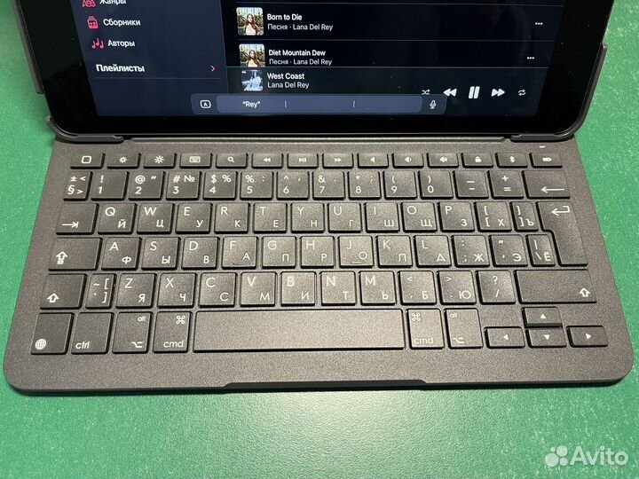 Logitech Slim Folio (for iPad 7, 8 & 9 gen.)