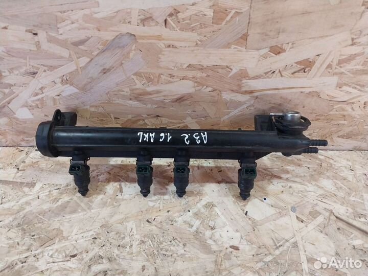 Рампа топливная Volkswagen Golf 4 Форсунки 1.6 AKL