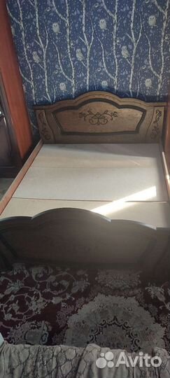 Кровать двухспальная с матрасом 160 200
