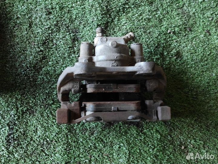 Задний правый суппорт Mercedes W212