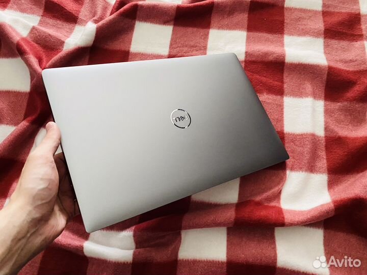 Ноутбук Dell 16/512GB как Новый