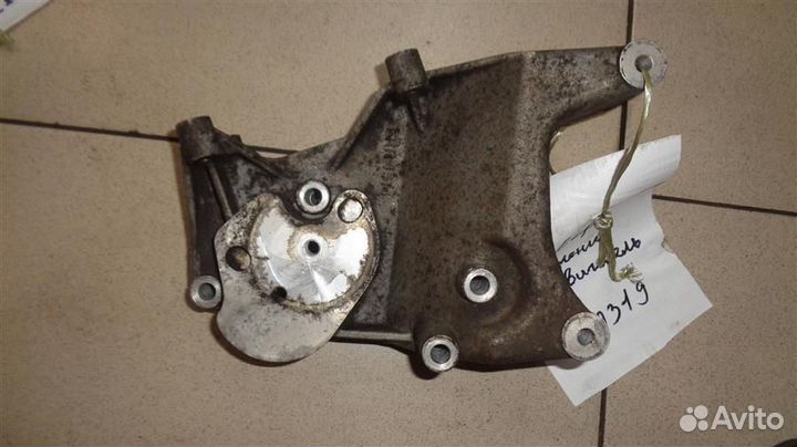 Кронштейн генератора Land Rover Discovery 1 1989