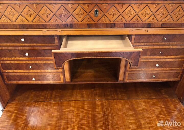 Антикварный секретер, бюро