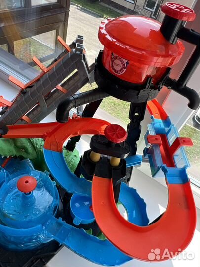 Hot wheels трек Сити Невообразимая автомойка