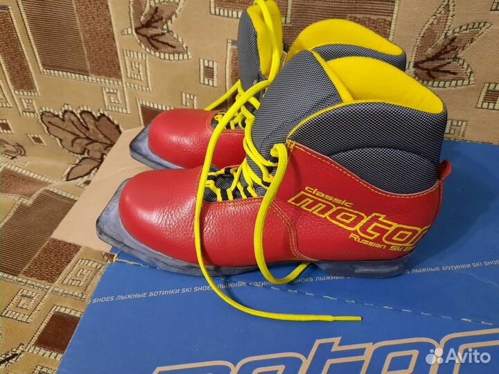 Лыжные ботинки