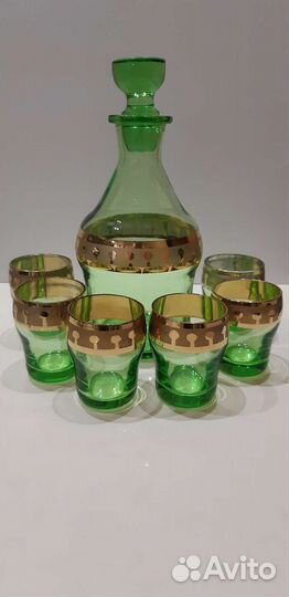 Графин и стопки из цветного стекла времён СССР
