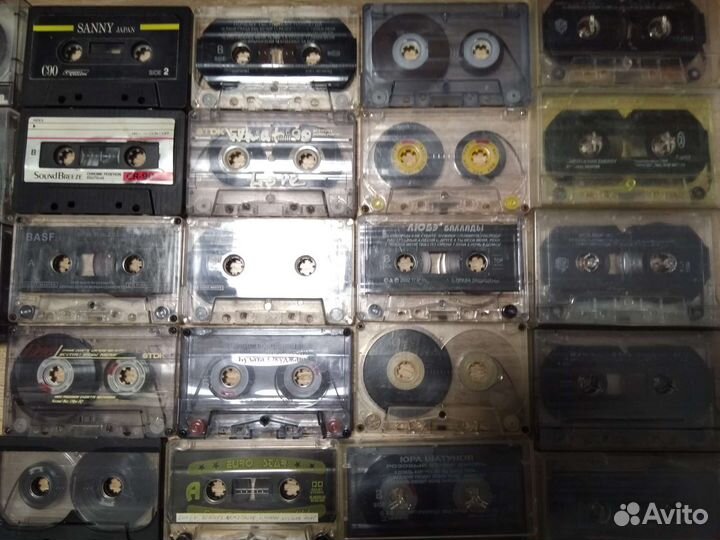 35 аудиокассет