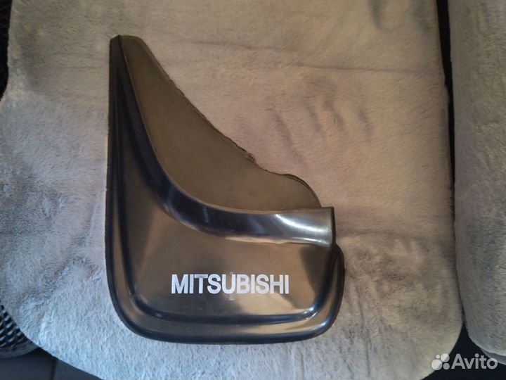 Брызговики универсальные Mitsubishi