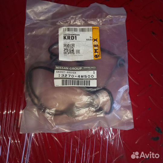 Распредвалы Nissan sunny 2004г