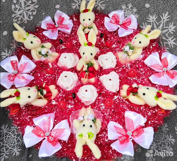 Букет из мягких игрушек на выписку из роддома