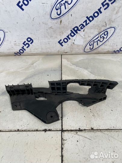 Кронштейн фары передний правый Lexus Is250 XE20