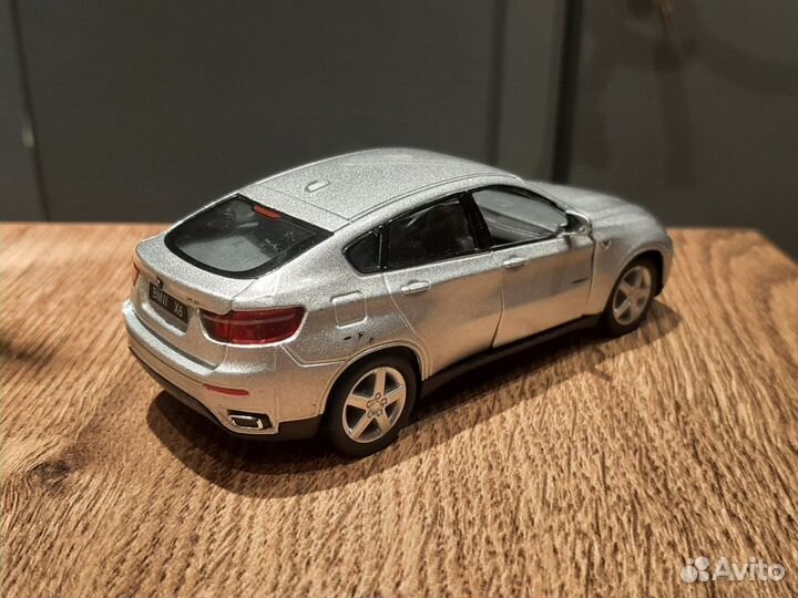 Модель автомобиля BMW X6 1:38 Kinsmart