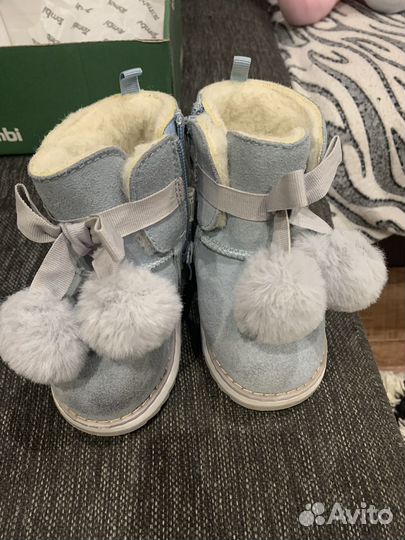 Продаются детские ботинки