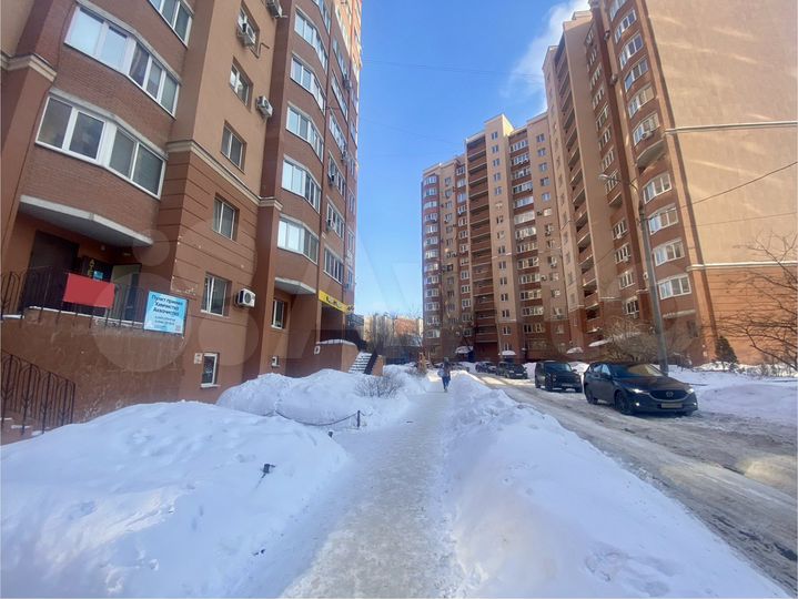 Помещение с отд.входом и окнами на 6 просеке