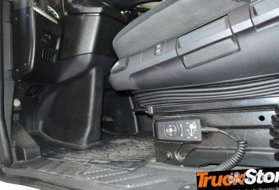 Pазбираем грузовик Mercedes-Benz Actros mpiv с 201