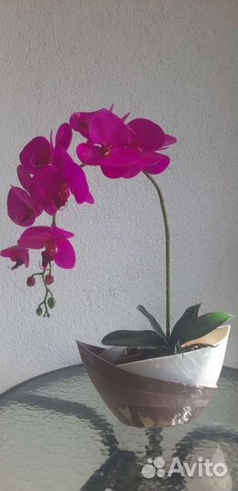 Орхидея искусственная. Цветок в горшке
