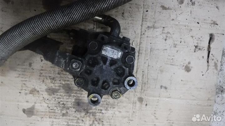 Насос гидроусилителя Toyota Avensis II (T250) 200