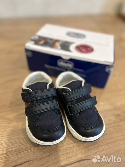 Детские кроссовки