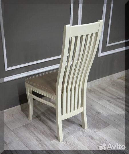 Раскладной стол и стулья из натурального дерева