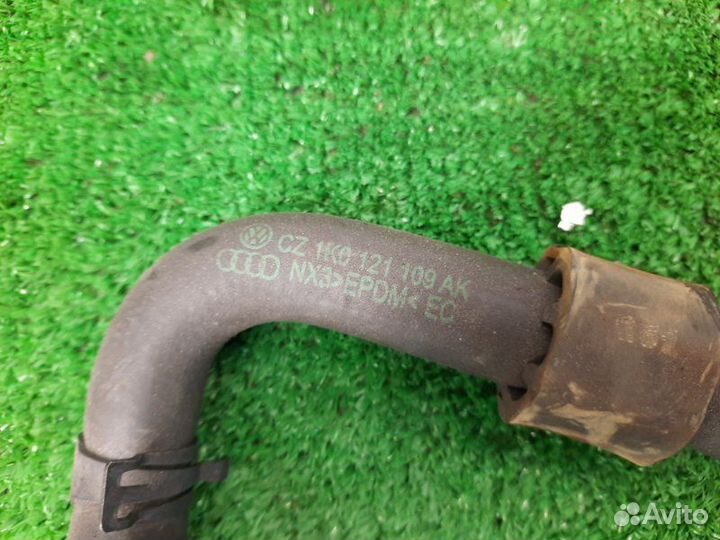 Патрубок системы охлаждения Volkswagen Passat Cc