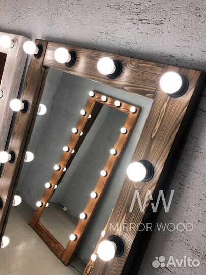 Гримерное зеркало с лампочками