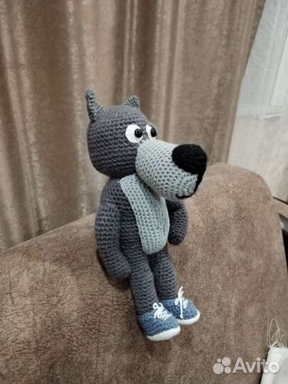 Волк из мультика вязаный