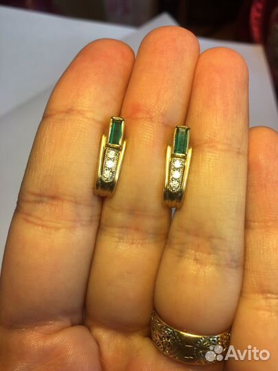 Серьги с изумрудами и бриллиантами