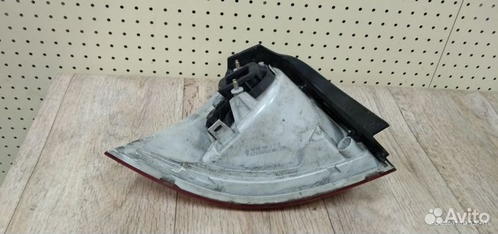 Фонарь задний наружный Volkswagen Golf