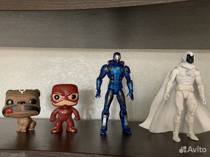 Комиксы и фигурки Marvel и Dc