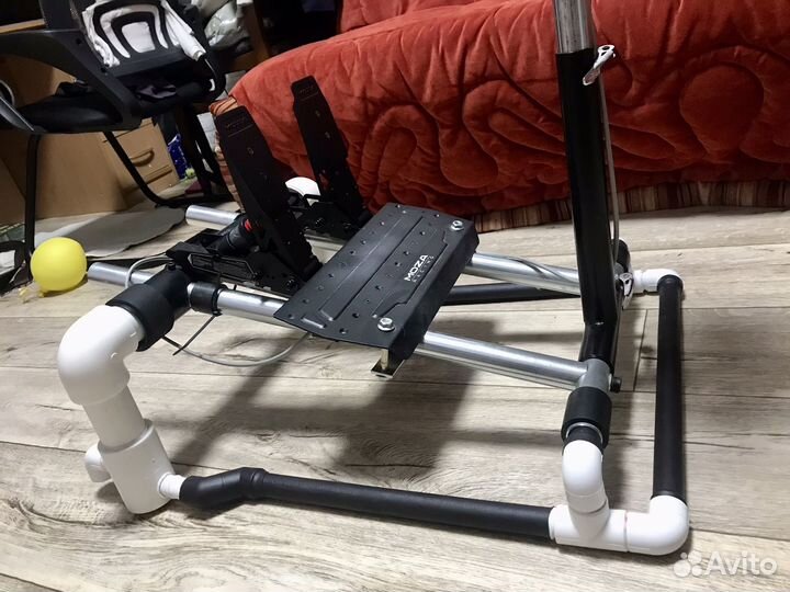 Складная стойка для руля (симрейсинг, кокпит)