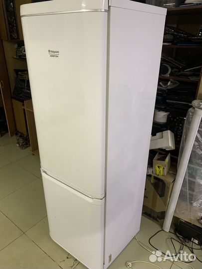 Холодильник бу ariston
