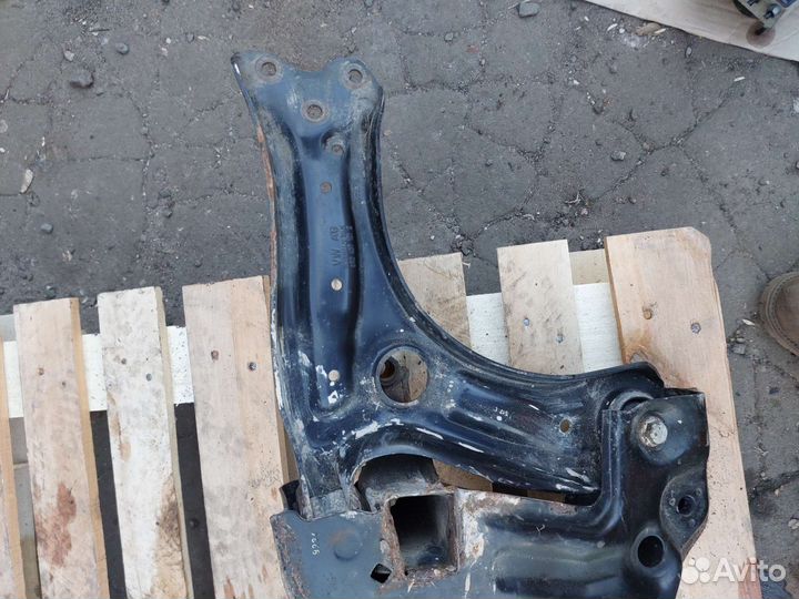 Рычаг передний левый Skoda Fabia 2 6R0407151E