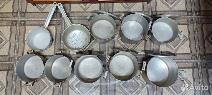 Кастрюли, дуршлаг, ковш