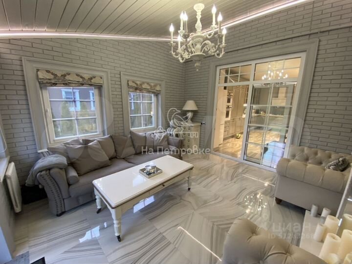 Коттедж 235 м² на участке 4,5 сот.