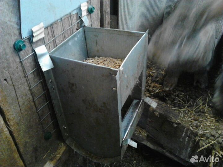 Кормушка бункерная