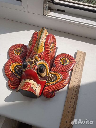 Маска Гиниджал Ракша с о.Шри-Ланки