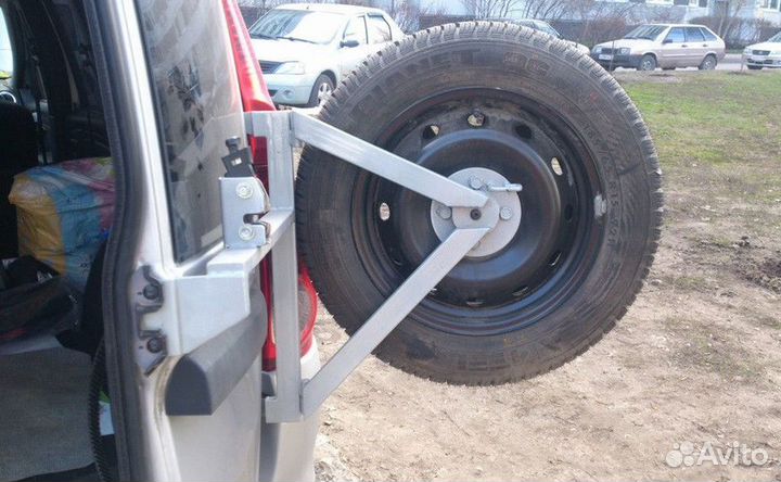 Кронштейн запаски Лада Ларгус белый