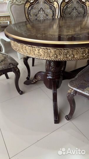 Раскладной кухонный стол и стулья