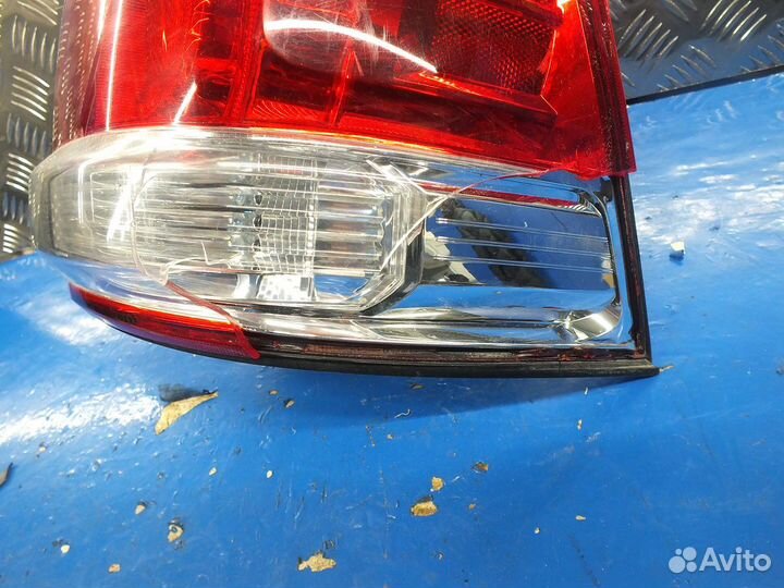 Фонарь задний правый Toyota Land Cruiser 200