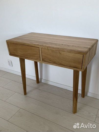 Консольный столик из массива дуба