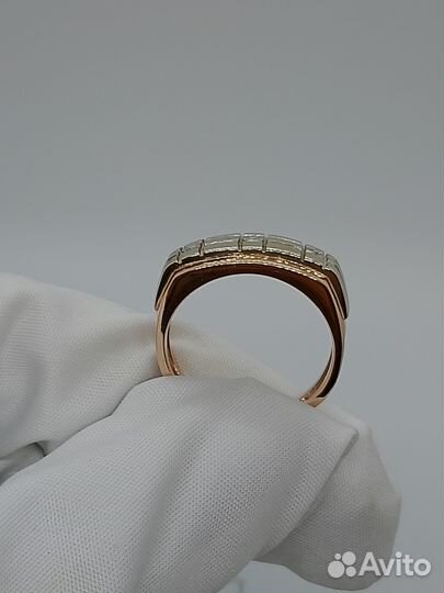 Золотое кольцо с бриллиантом 17,5р