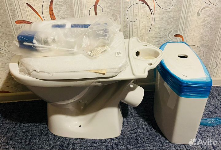 Унитаз с бачком новый