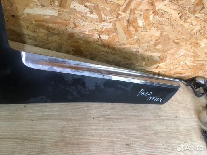 Накладка двери задняя правая Kia Sorento