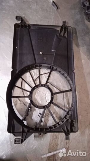 Диффузор вентилятора Ford Focus 2 2005 3M5H8C607RE
