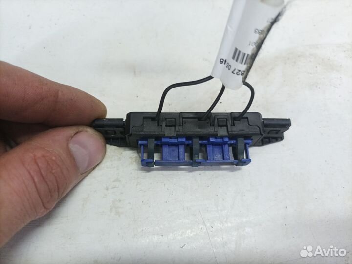 Контакты Mercedes Benz W204