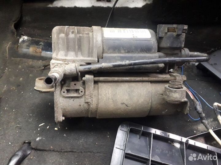 Компрессор пневмодвески Mercedes W220