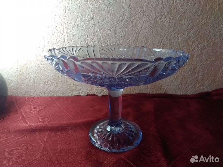 Ваза для фруктов на ножке